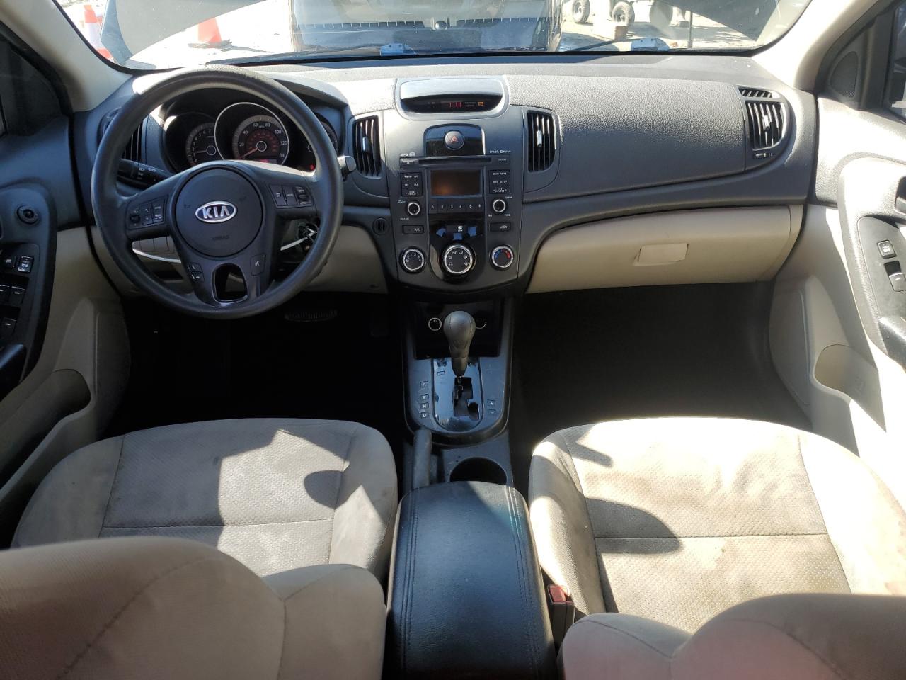 2010 Kia Forte - Image 8