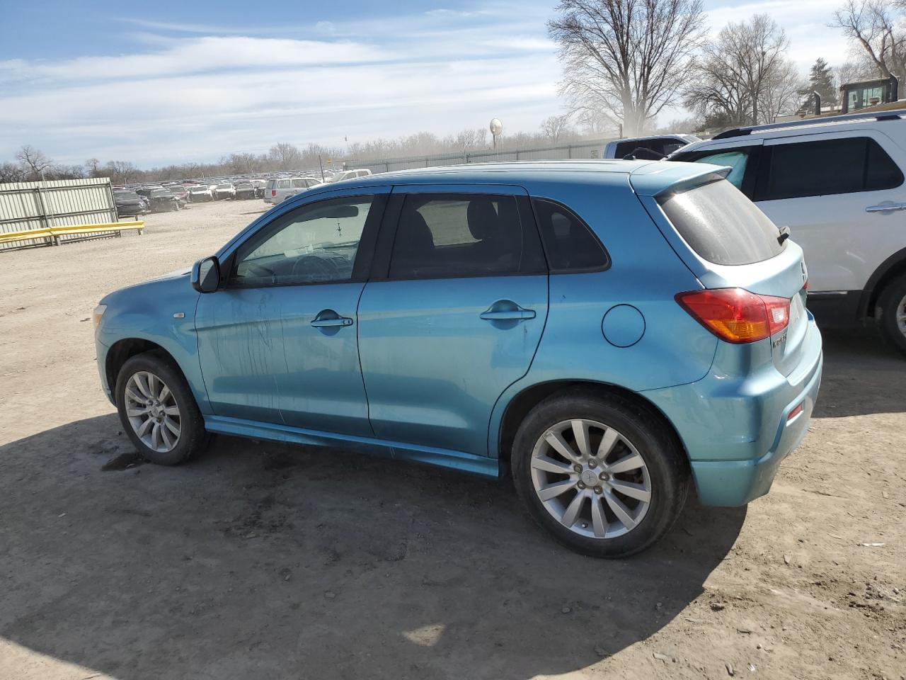 2011 Mitsubishi Outlander - Image 2