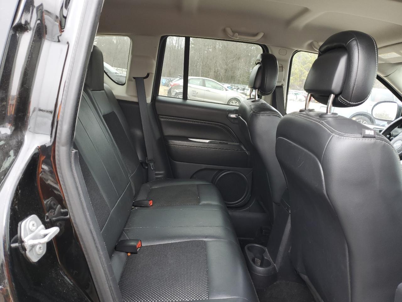 2015 Jeep Compass - Image 11