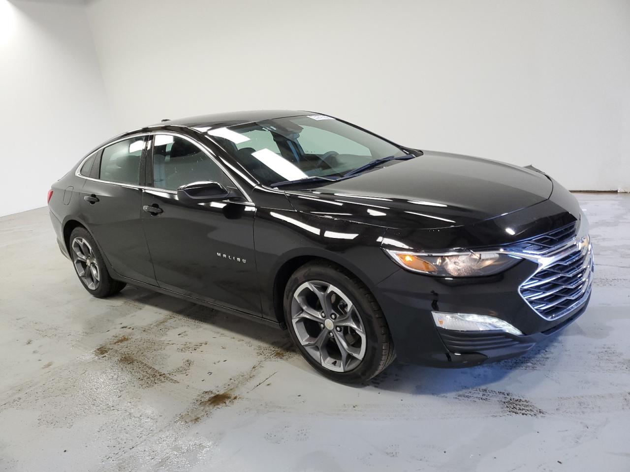 2023 Chevrolet Malibu - Image 4