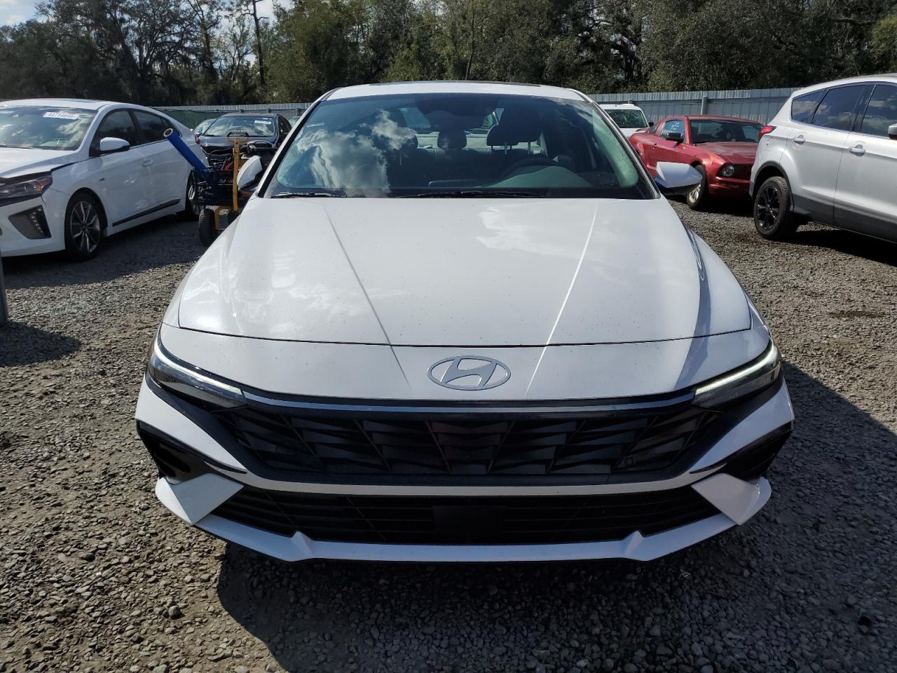 2024 Hyundai Elantra - Image 5