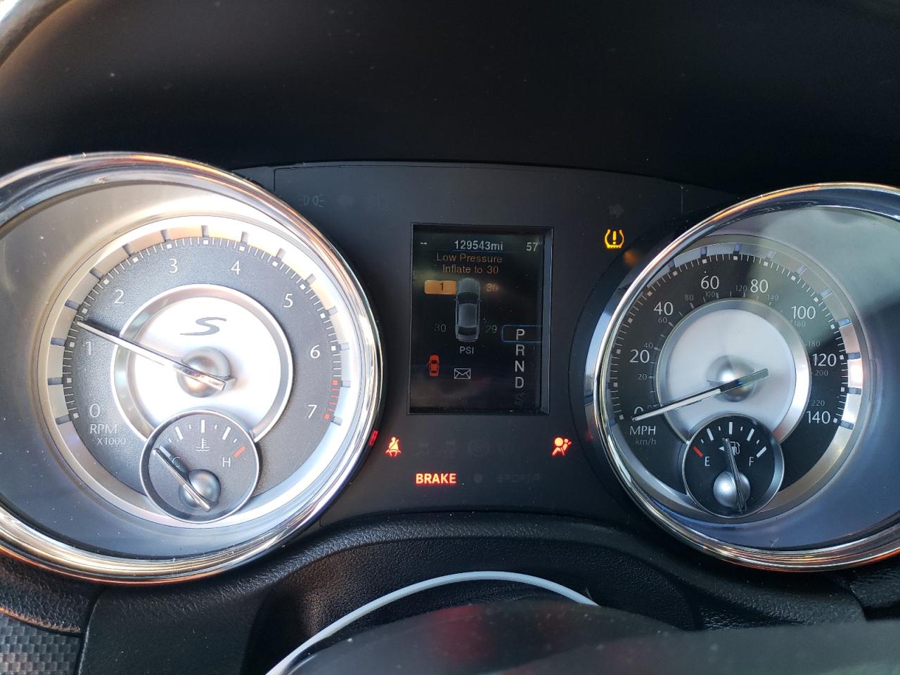 2014 Chrysler 300 - Image 9