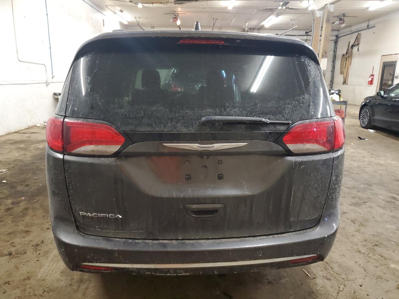 2018 Chrysler Pacifica - Image 6
