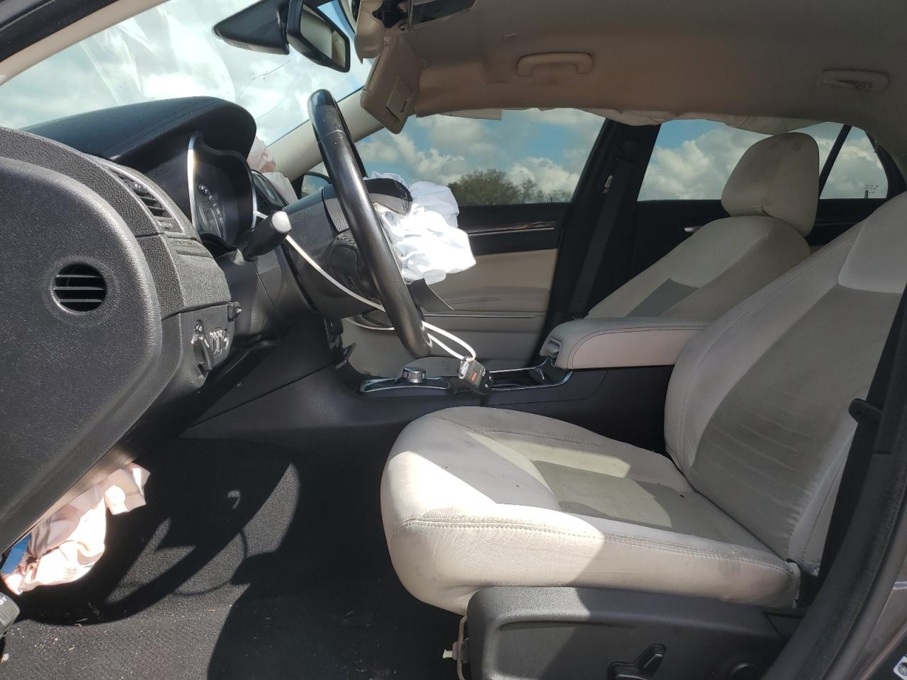 2020 Chrysler 300 - Image 7