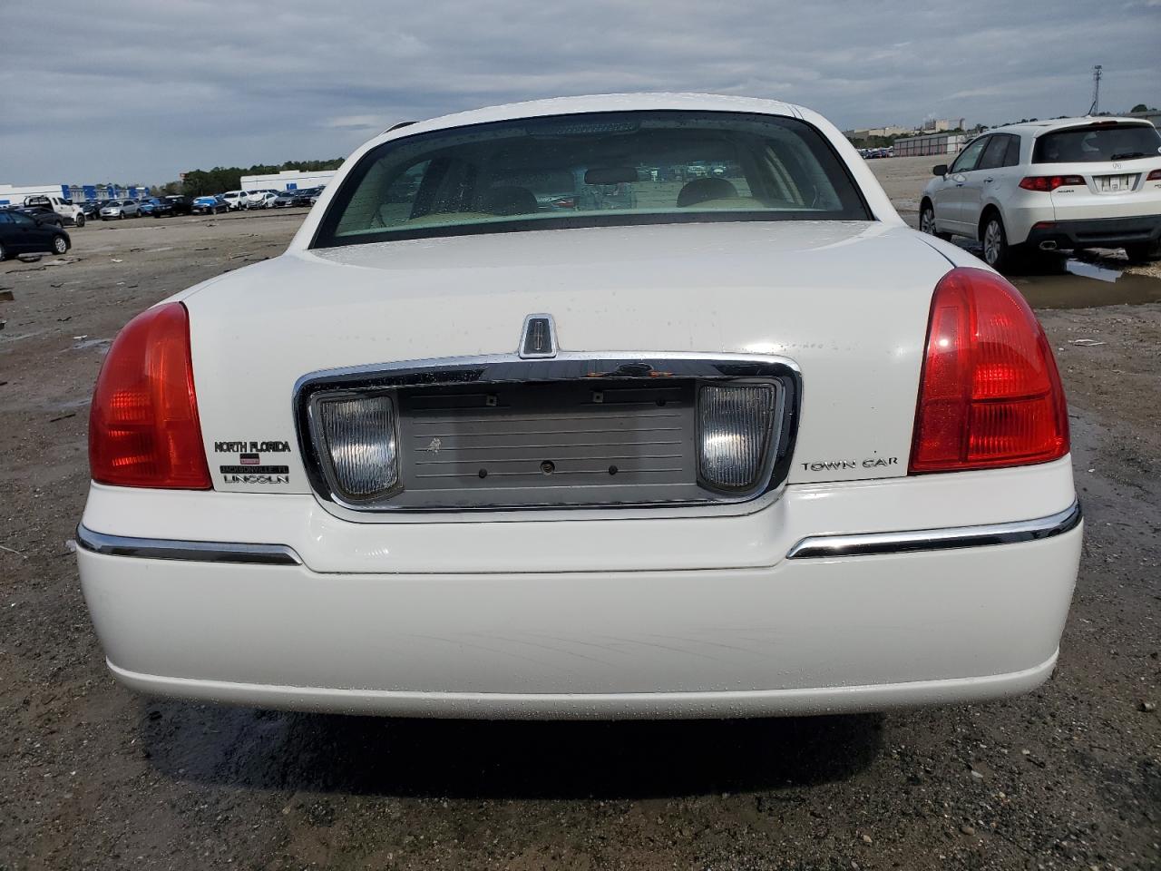 2006 Lincoln Town Car - Image 6