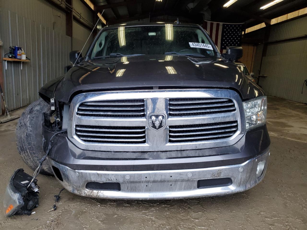 2016 RAM 1500 - Image 5