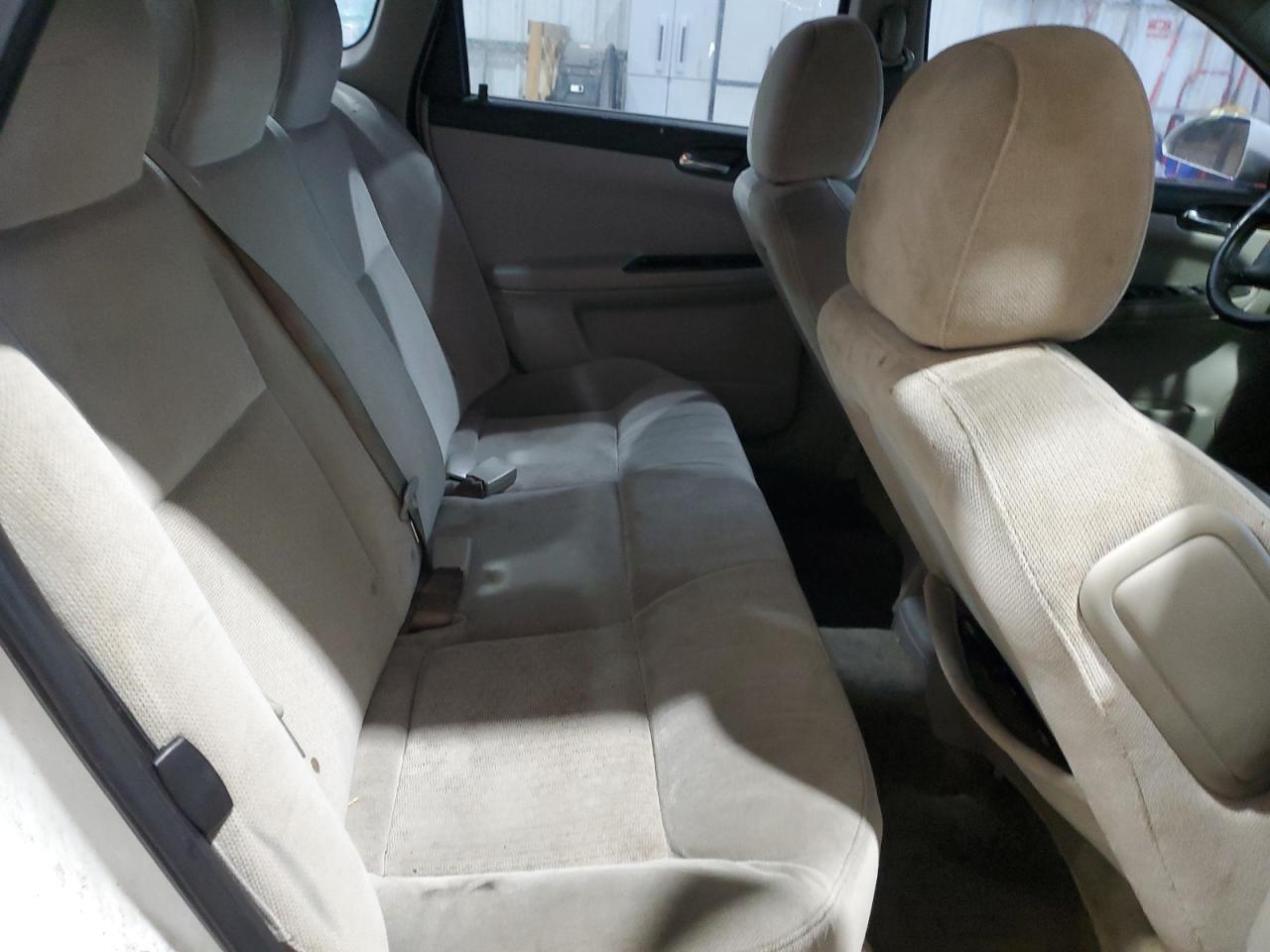 2011 Chevrolet Impala - Image 10