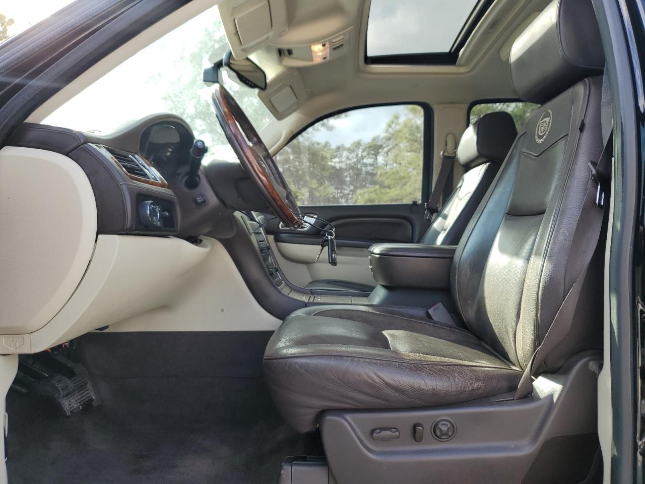 2013 Cadillac Escalade - Image 7