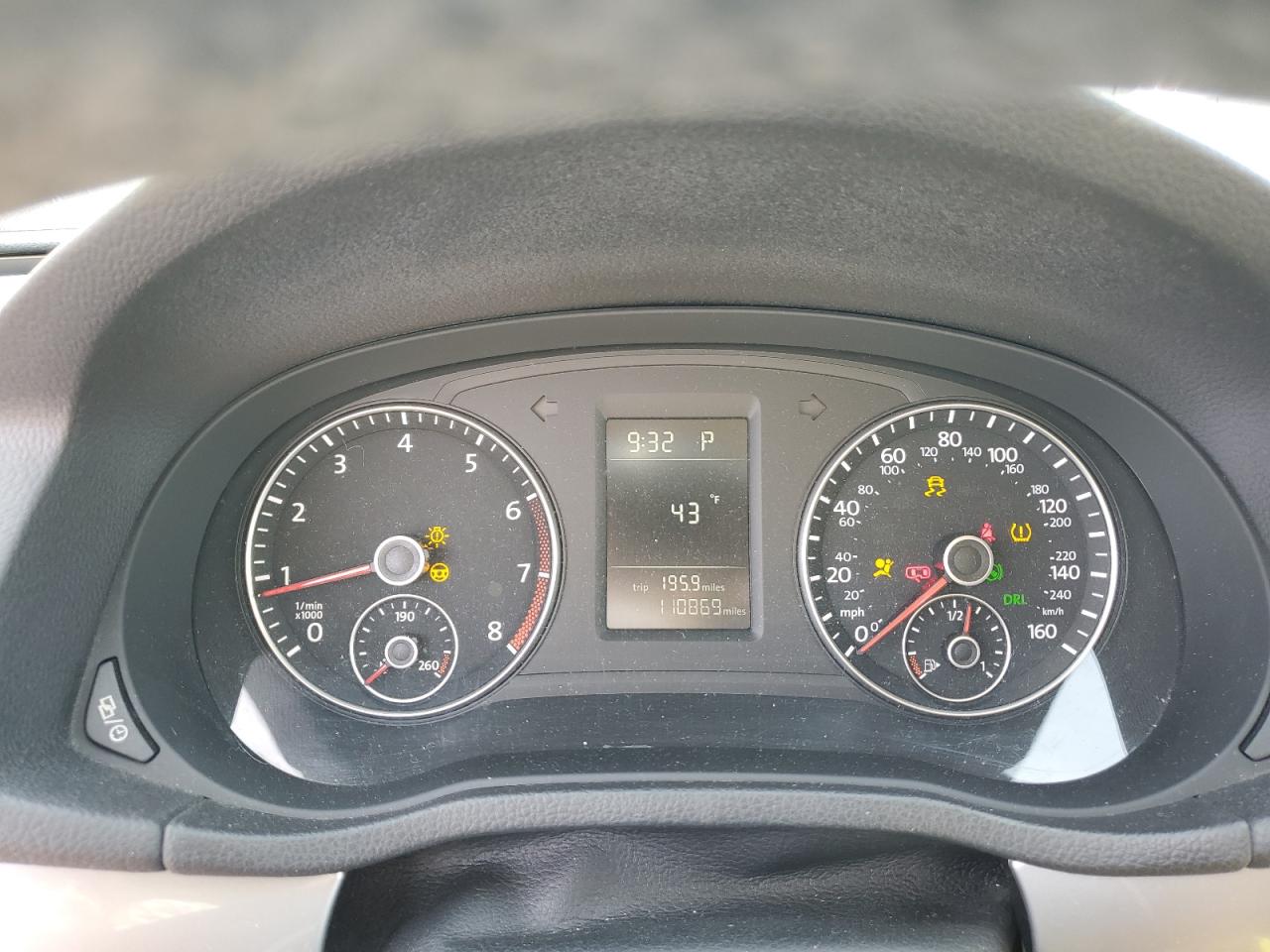 2015 Volkswagen Passat - Image 9