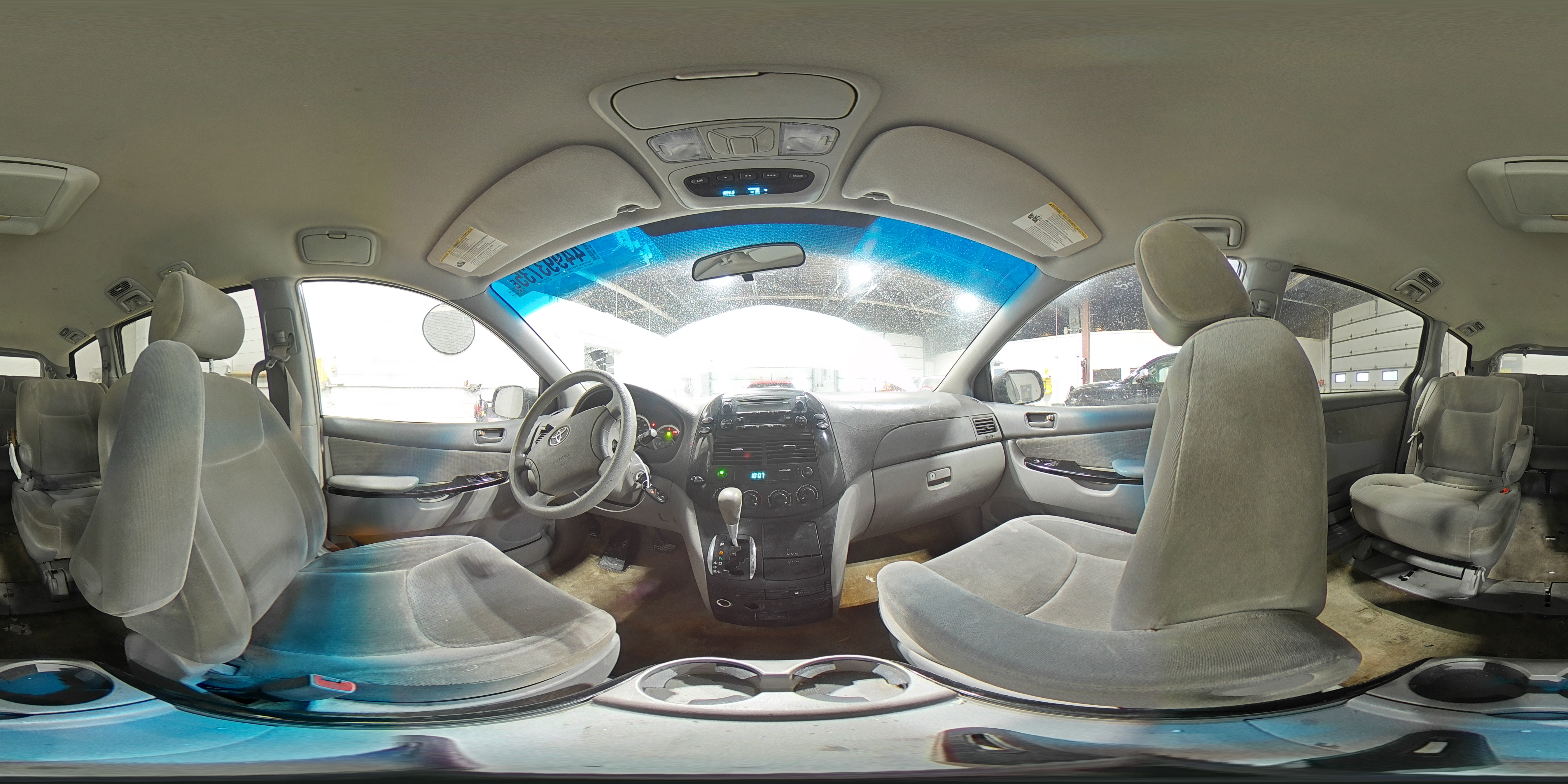 2005 Toyota Sienna - Image 13