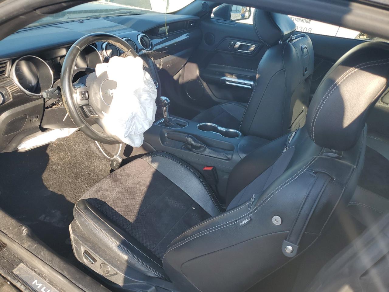 2019 Ford Mustang - Image 8