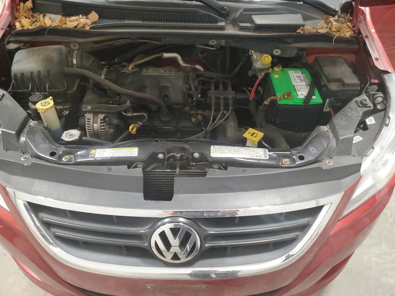2009 Volkswagen Routan - Image 12