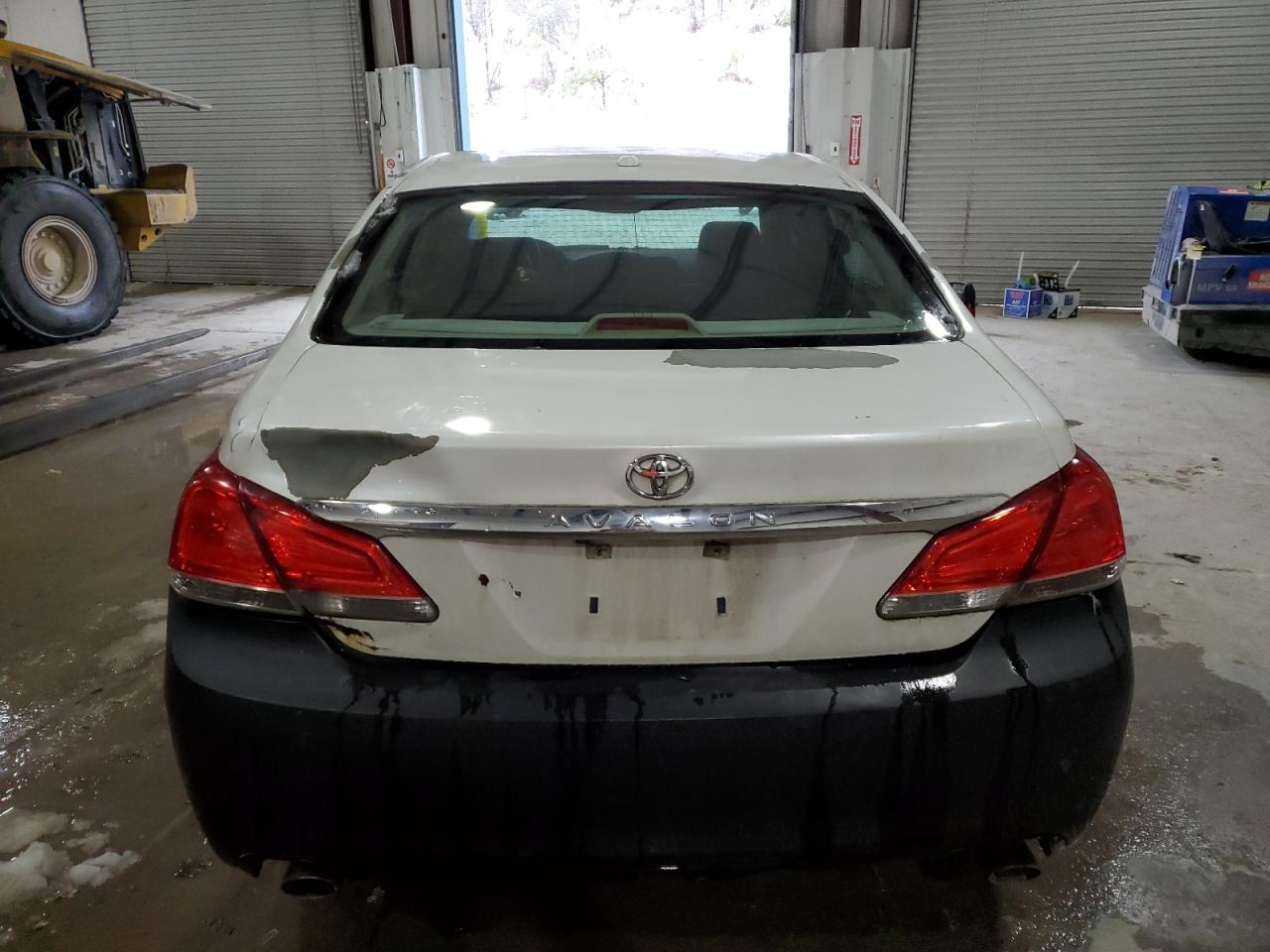 2011 Toyota Avalon - Image 6