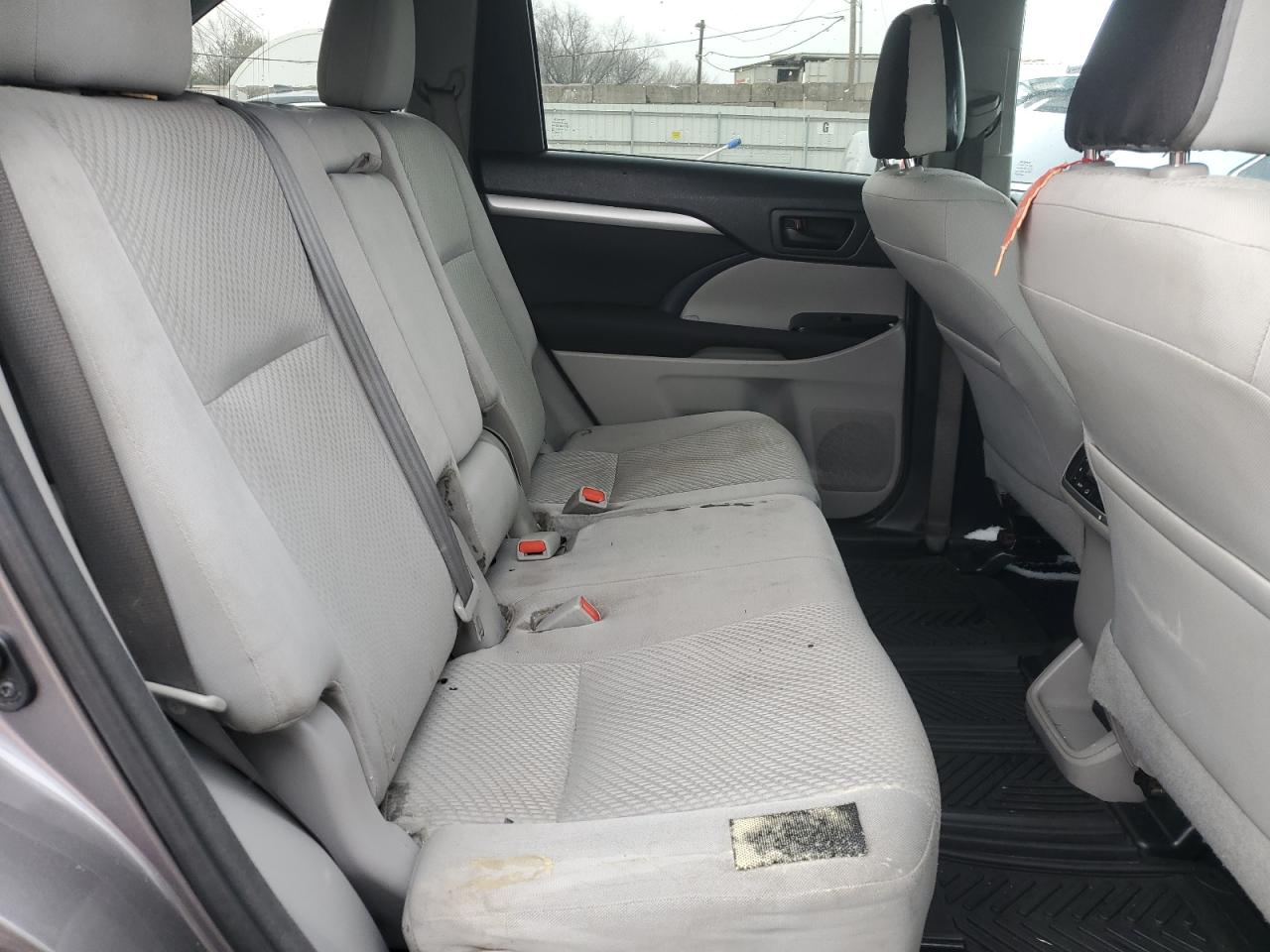 2016 Toyota Highlander - Image 11