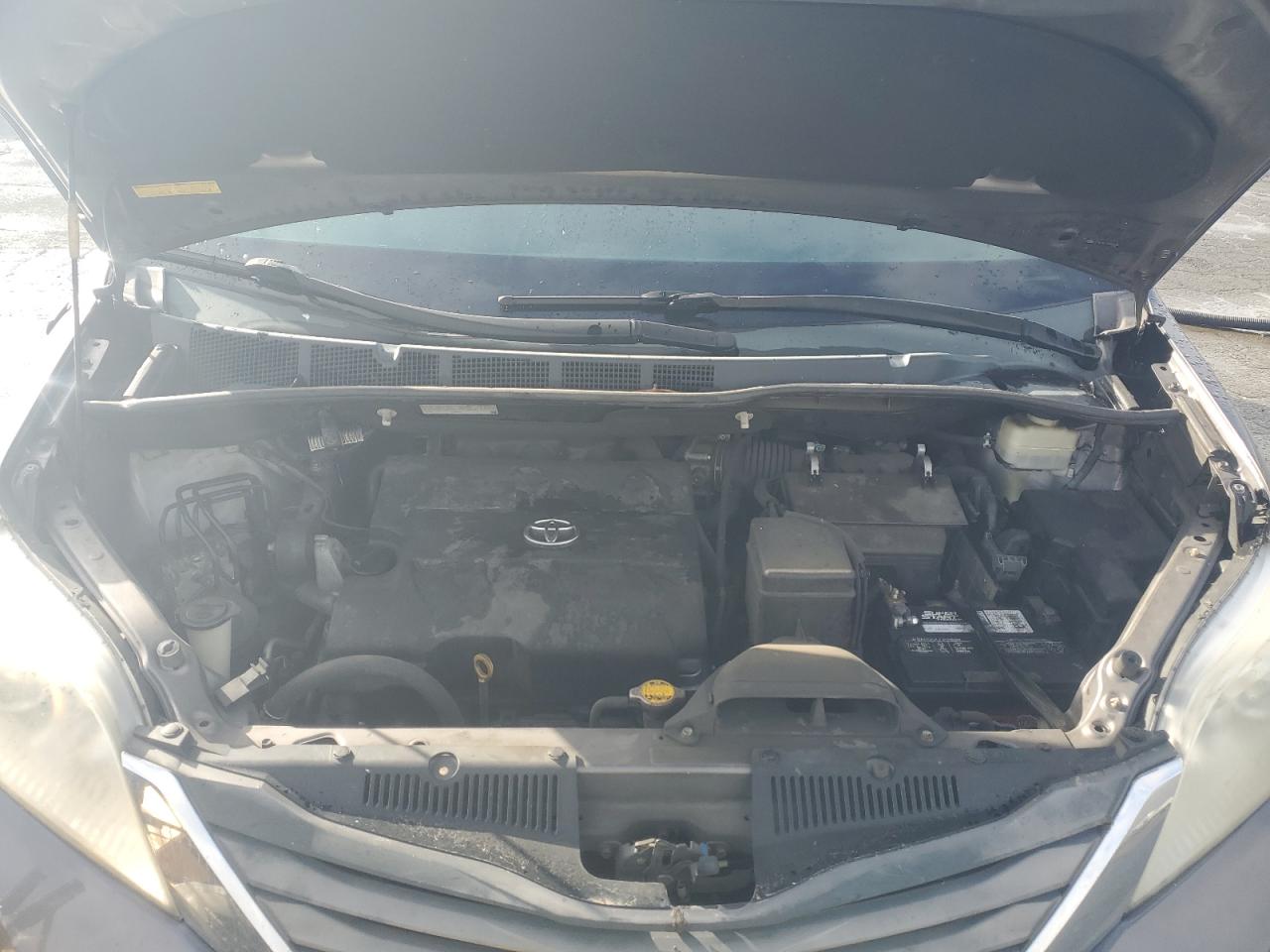 2011 Toyota Sienna - Image 12