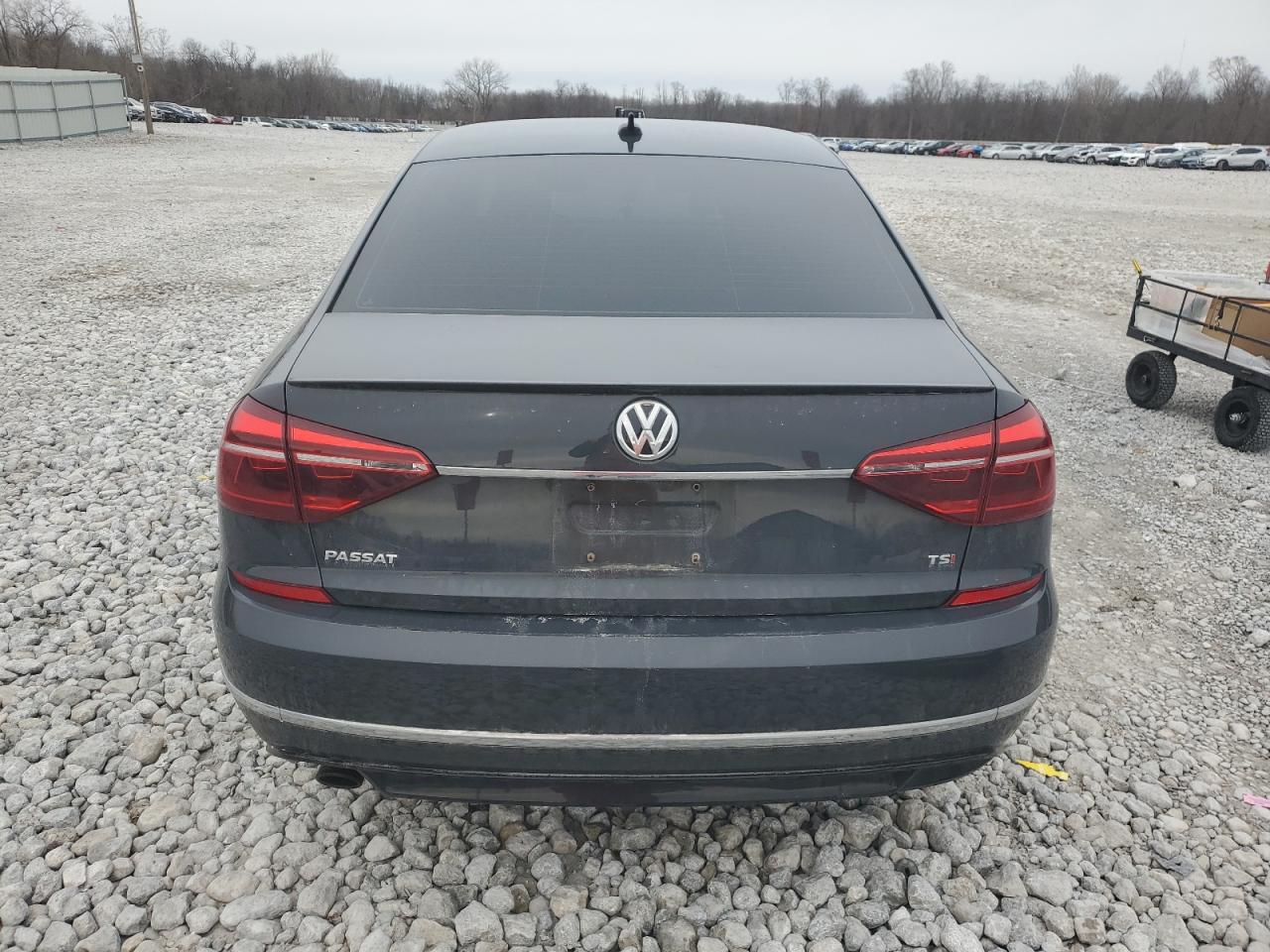 2017 Volkswagen Passat - Image 6