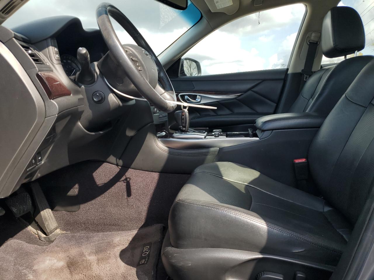 2017 Infiniti Q70 - Image 7
