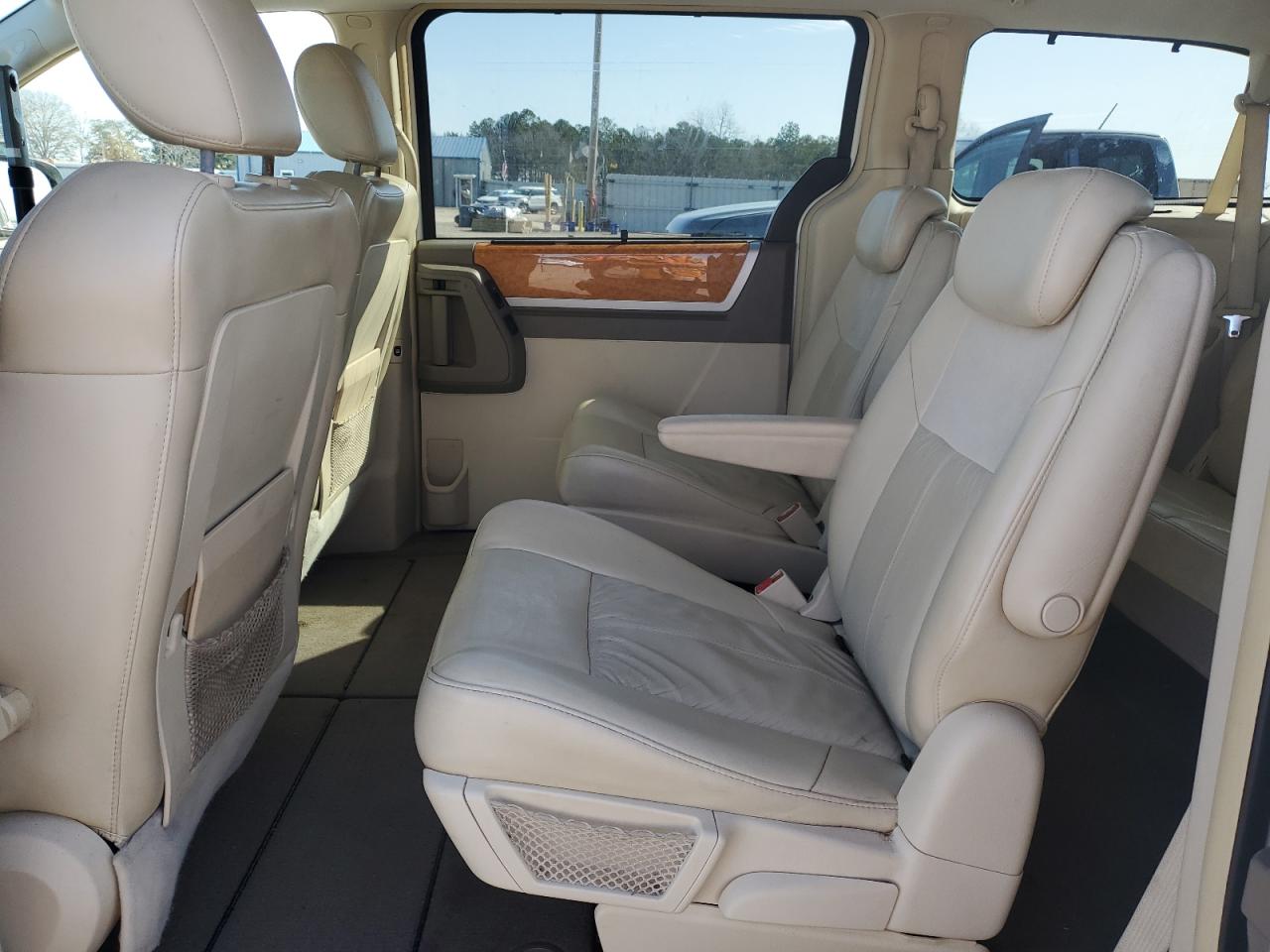 2008 Chrysler Town & Country - Image 11