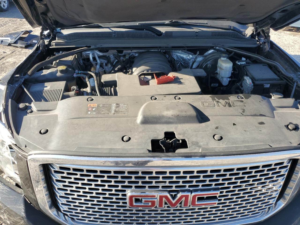 2015 GMC Yukon - Image 12