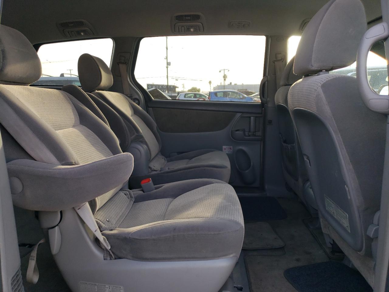 2010 Toyota Sienna - Image 11