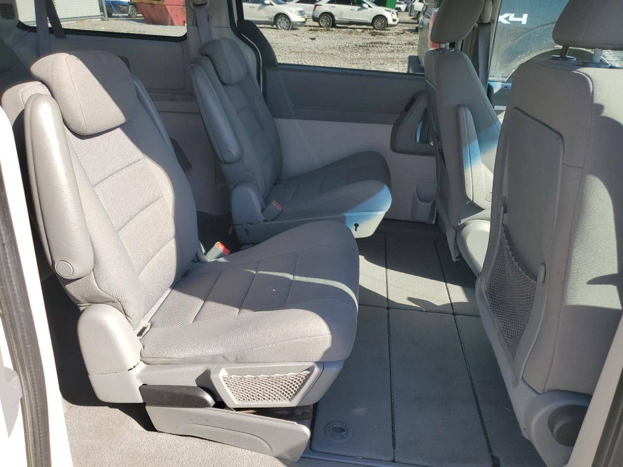2009 Dodge Caravan - Image 11