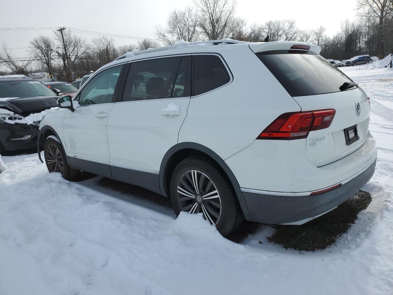 2018 Volkswagen Tiguan - Image 2