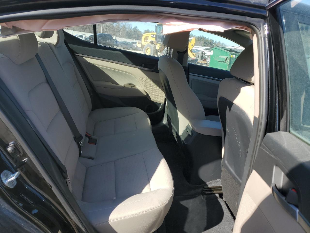 2017 Hyundai Elantra - Image 10