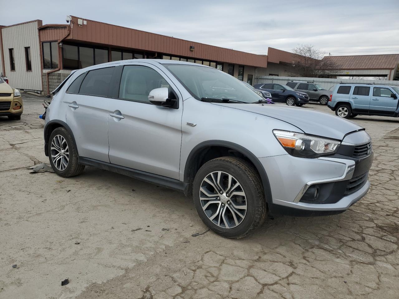 2017 Mitsubishi Outlander - Image 4