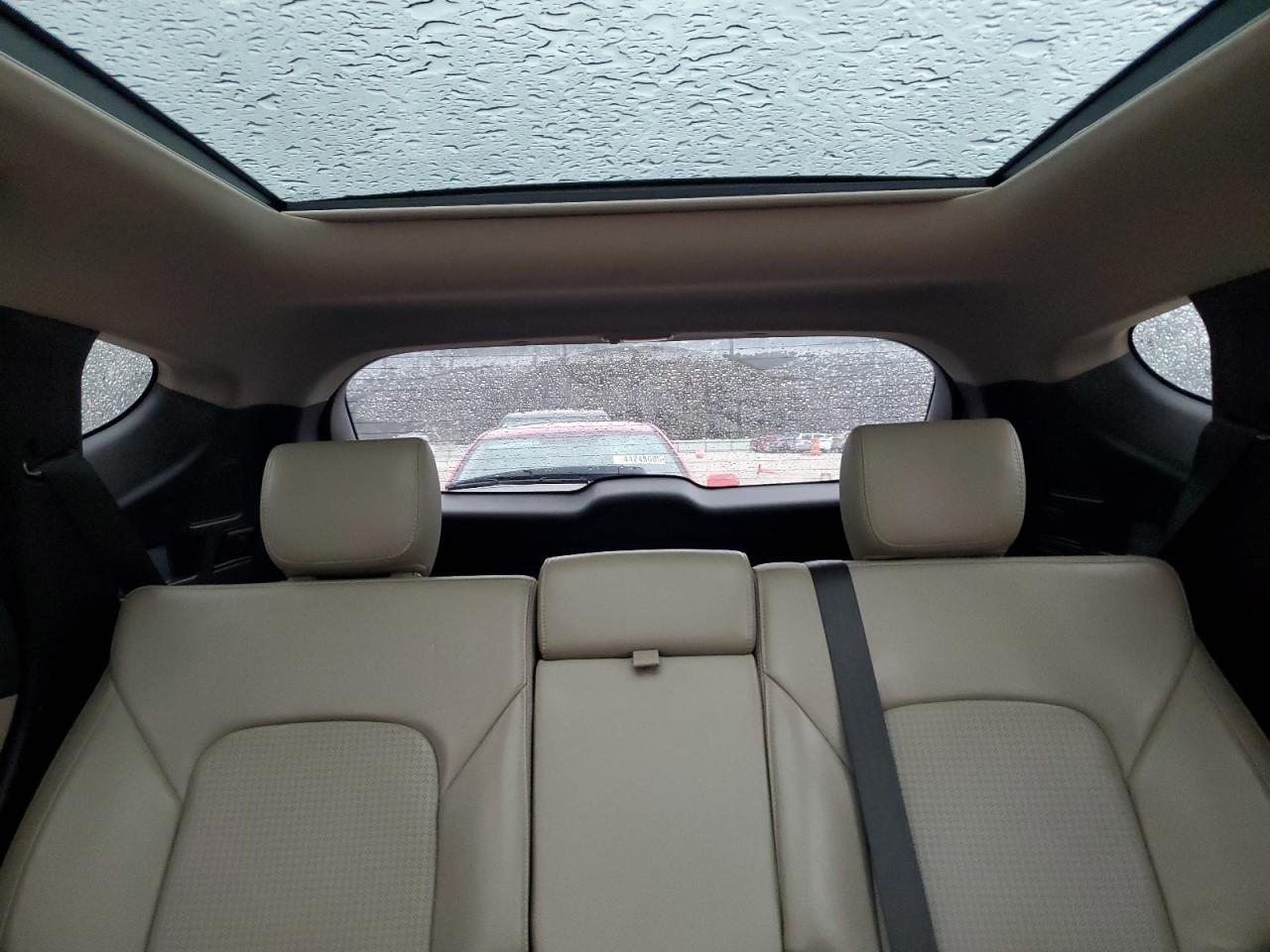 2014 Hyundai Santa Fe - Image 10