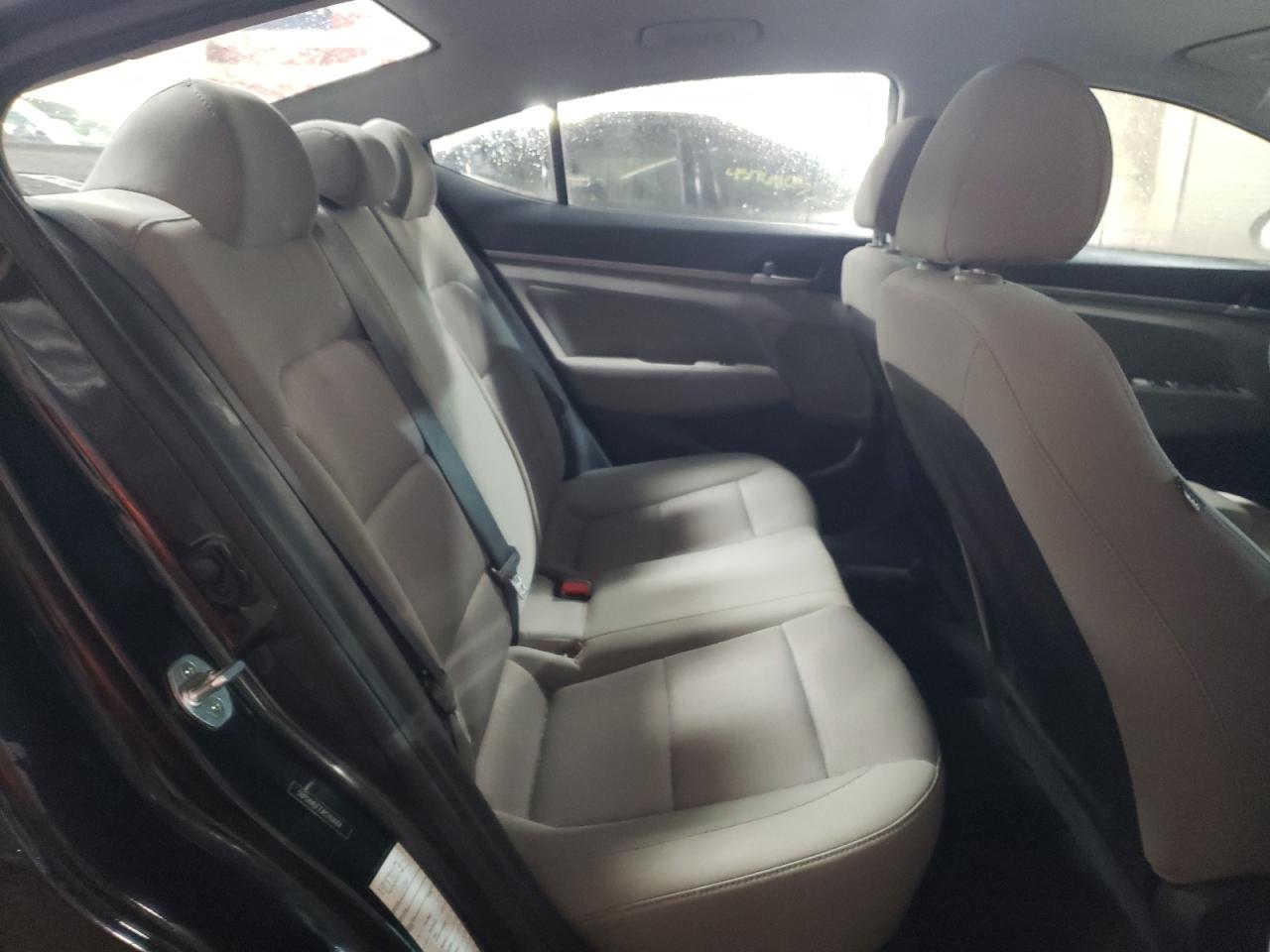 2018 Hyundai Elantra - Image 10
