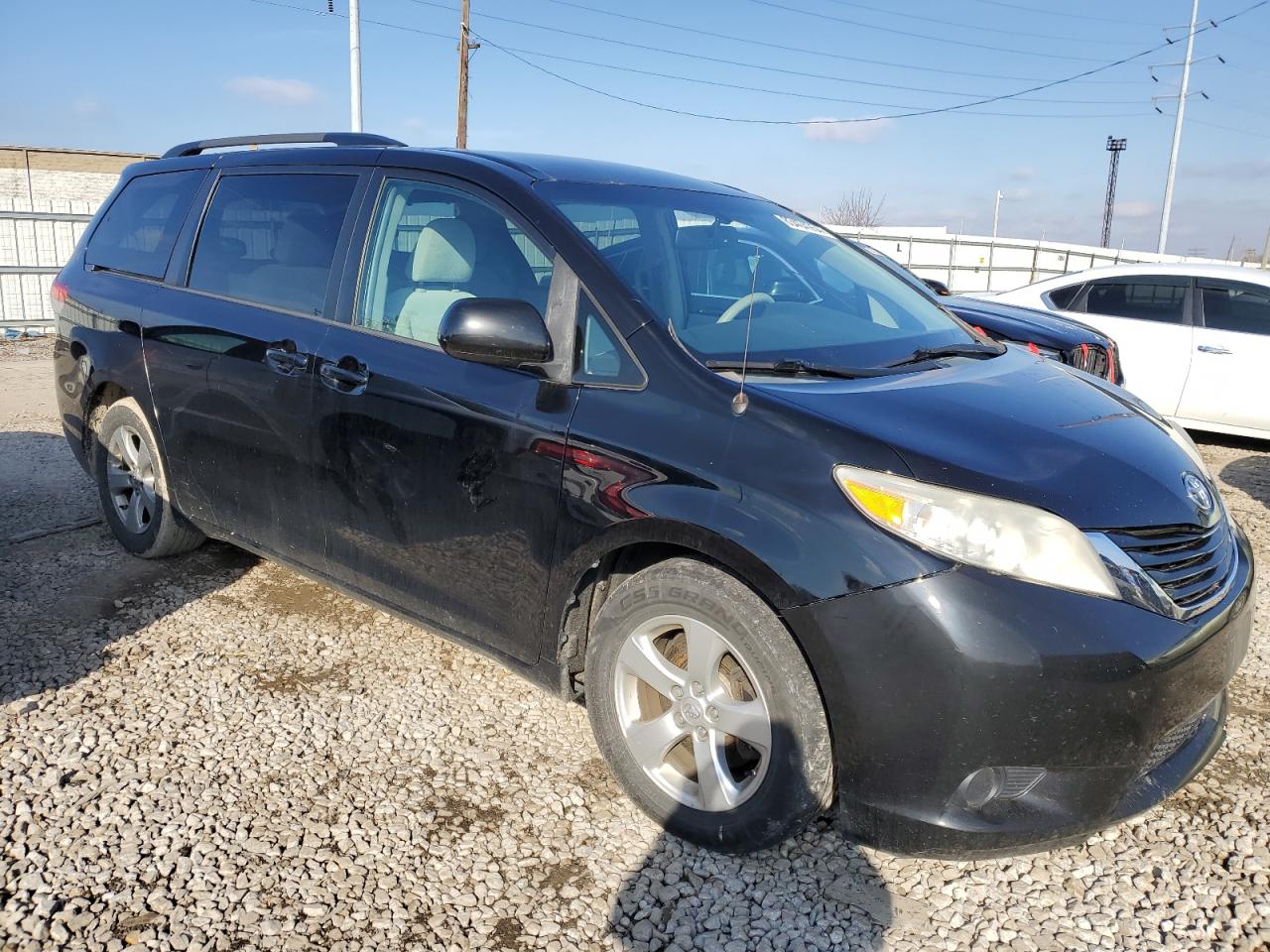 2013 Toyota Sienna - Image 4