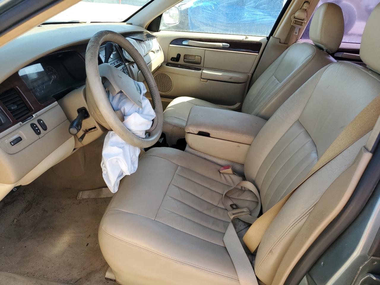 2006 Lincoln Town Car - Image 7