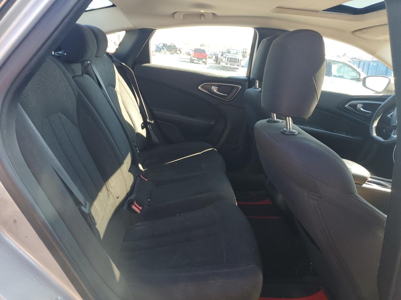 2015 Chrysler 200 - Image 11