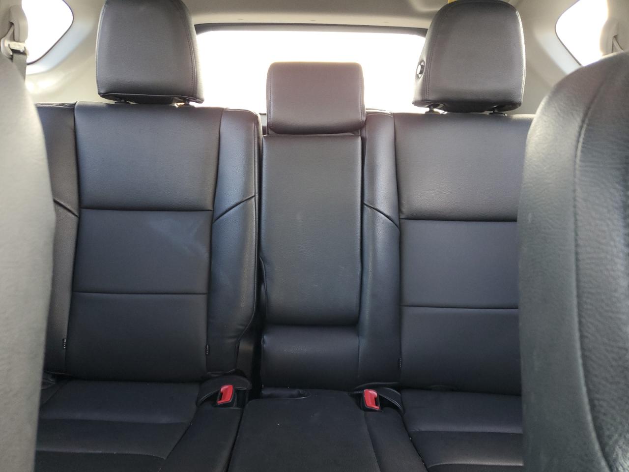2015 Toyota RAV 4 - Image 10