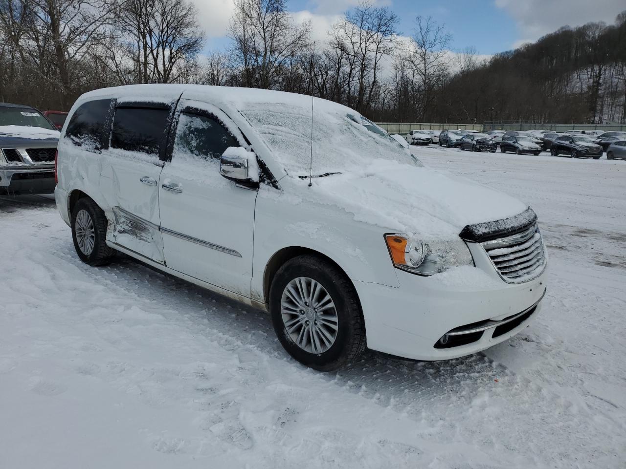 2015 Chrysler Town & Country - Image 4