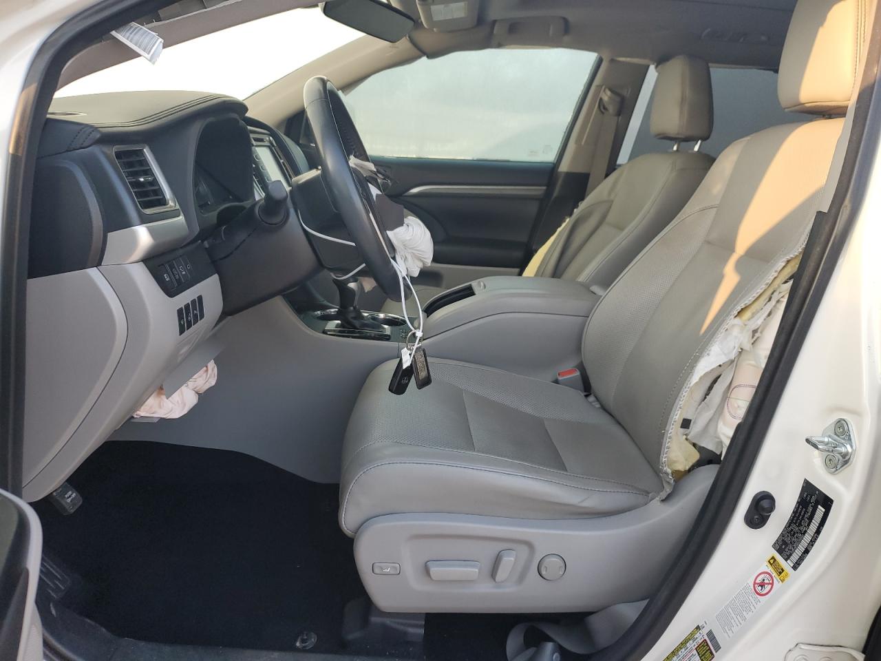 2017 Toyota Highlander - Image 7