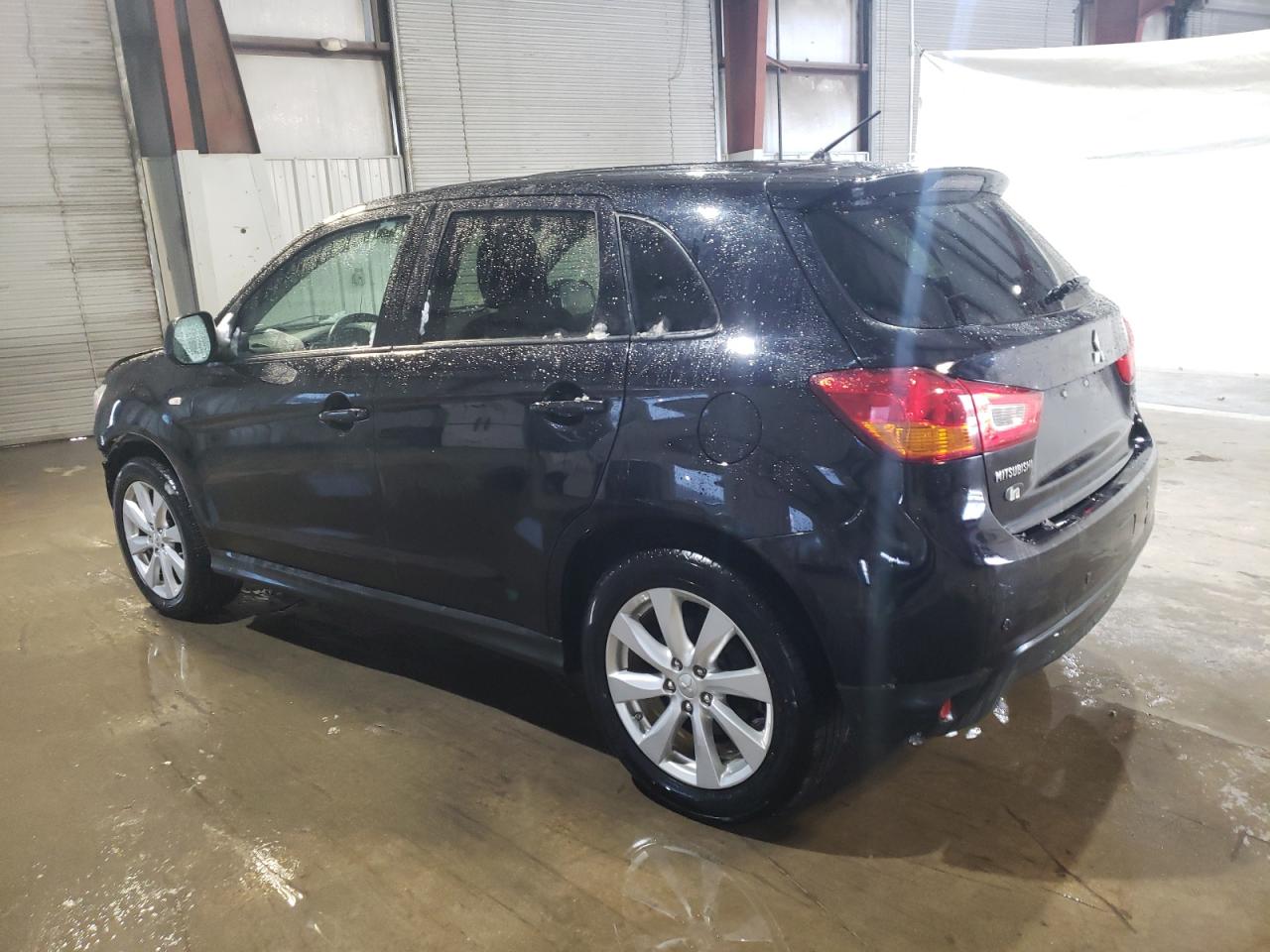 2014 Mitsubishi Outlander - Image 2