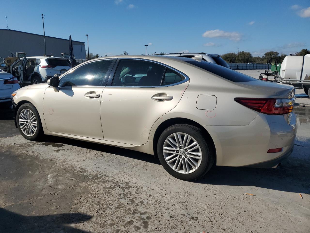 2017 Lexus ES - Image 2