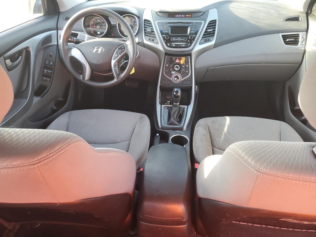 2016 Hyundai Elantra - Image 8