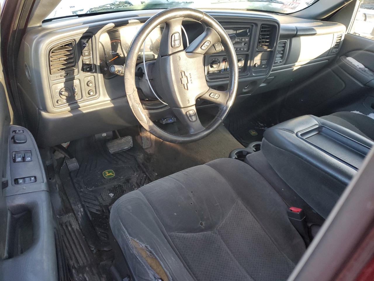 2004 Chevrolet Silverado - Image 8