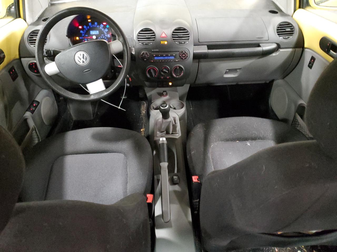 2004 Volkswagen Beetle - Image 8