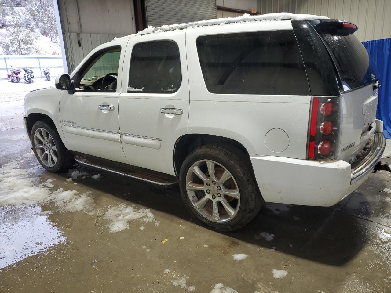 2008 GMC Yukon - Image 2