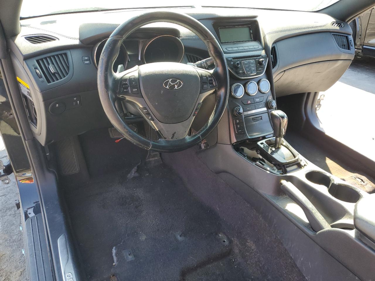 2014 Hyundai Genesis - Image 8
