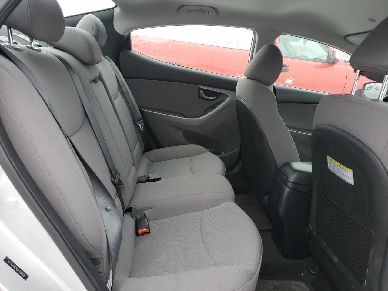 2016 Hyundai Elantra - Image 10
