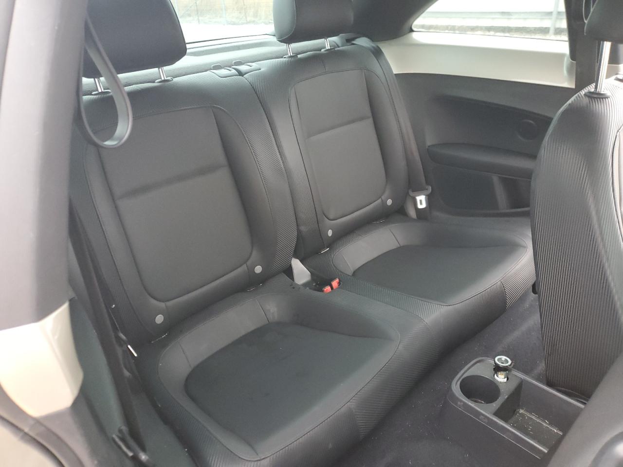2012 Volkswagen Beetle - Image 10