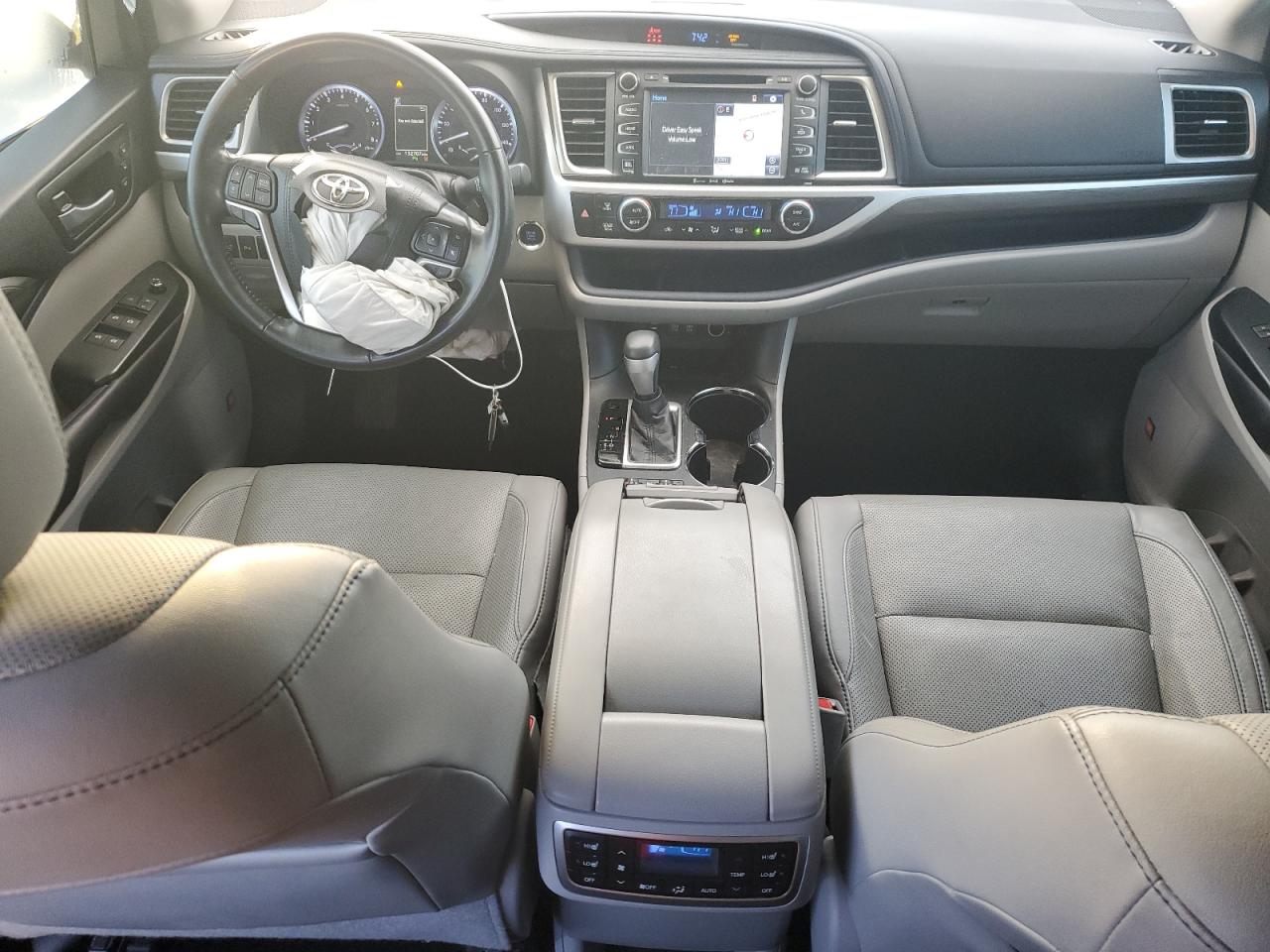 2017 Toyota Highlander - Image 8