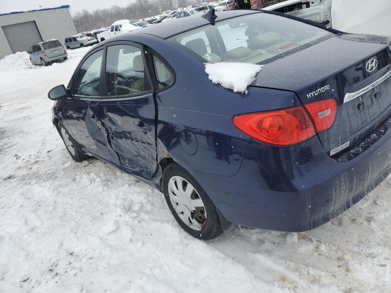 2010 Hyundai Elantra - Image 2