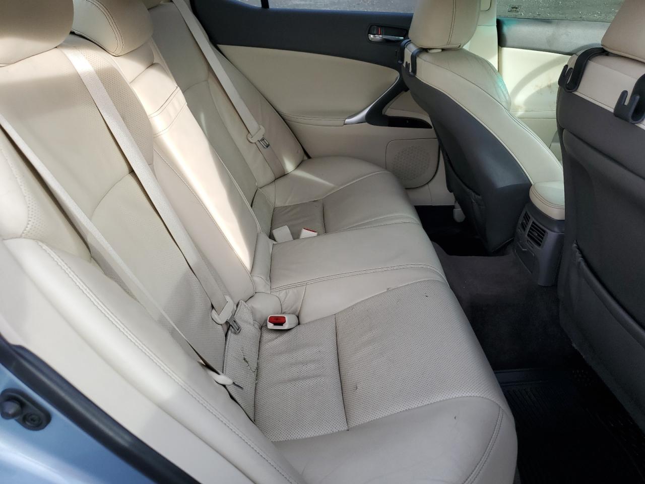 2010 Lexus IS - Image 10
