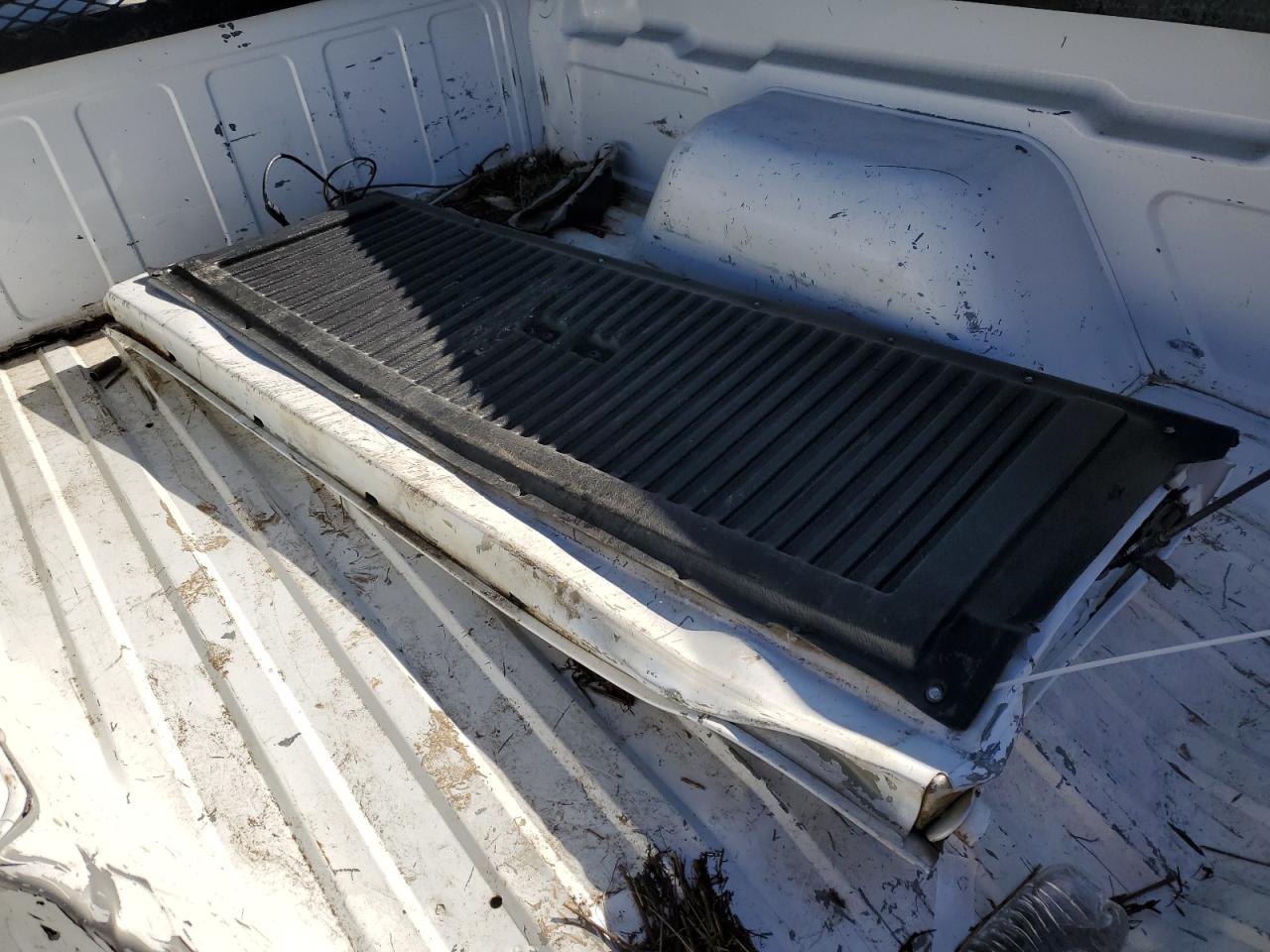2002 Chevrolet S-10 Pickup - Image 12