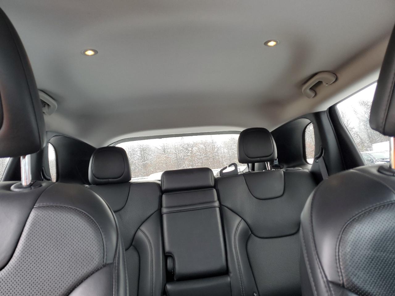 2019 Jeep Grand Cherokee - Image 10